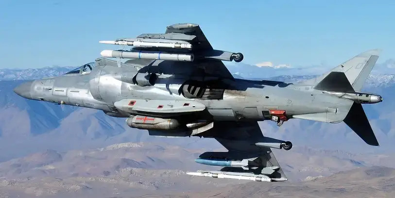 An AV-8B Harrier jump jet with an AN/ALQ-231(V)1 Intrepid Tiger II pod on the inboard station under its left wing. <em>USN</em>