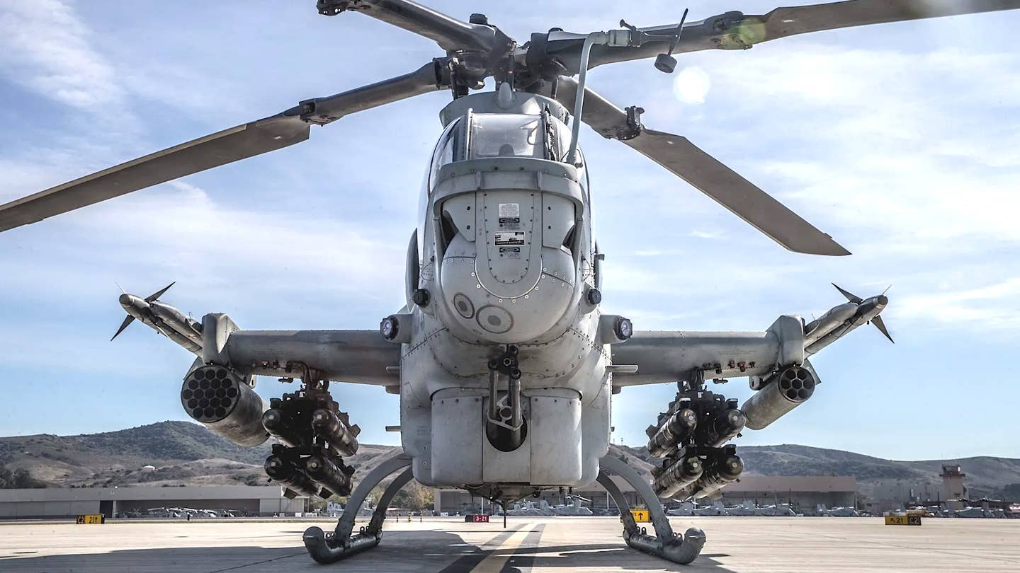 يجري الآن اختبار صاروخ هجومي سري طويل المدى لمروحيات AH-1 البحرية من نوع Long Range Attack Missile (LRAM)