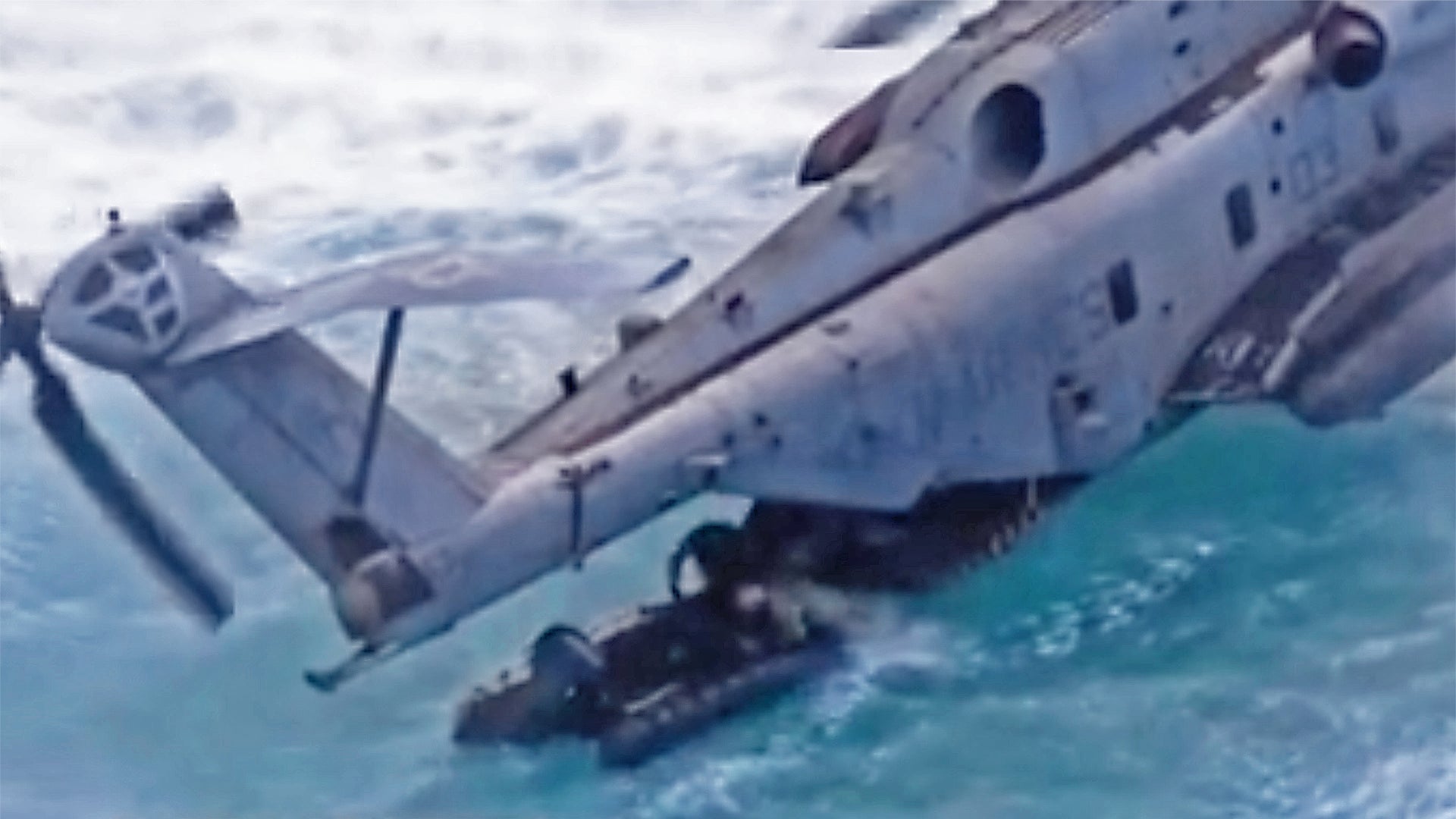 The CH-53E Super Stallion Looks Gargantuan In This Slow Motion Helocast Clip
