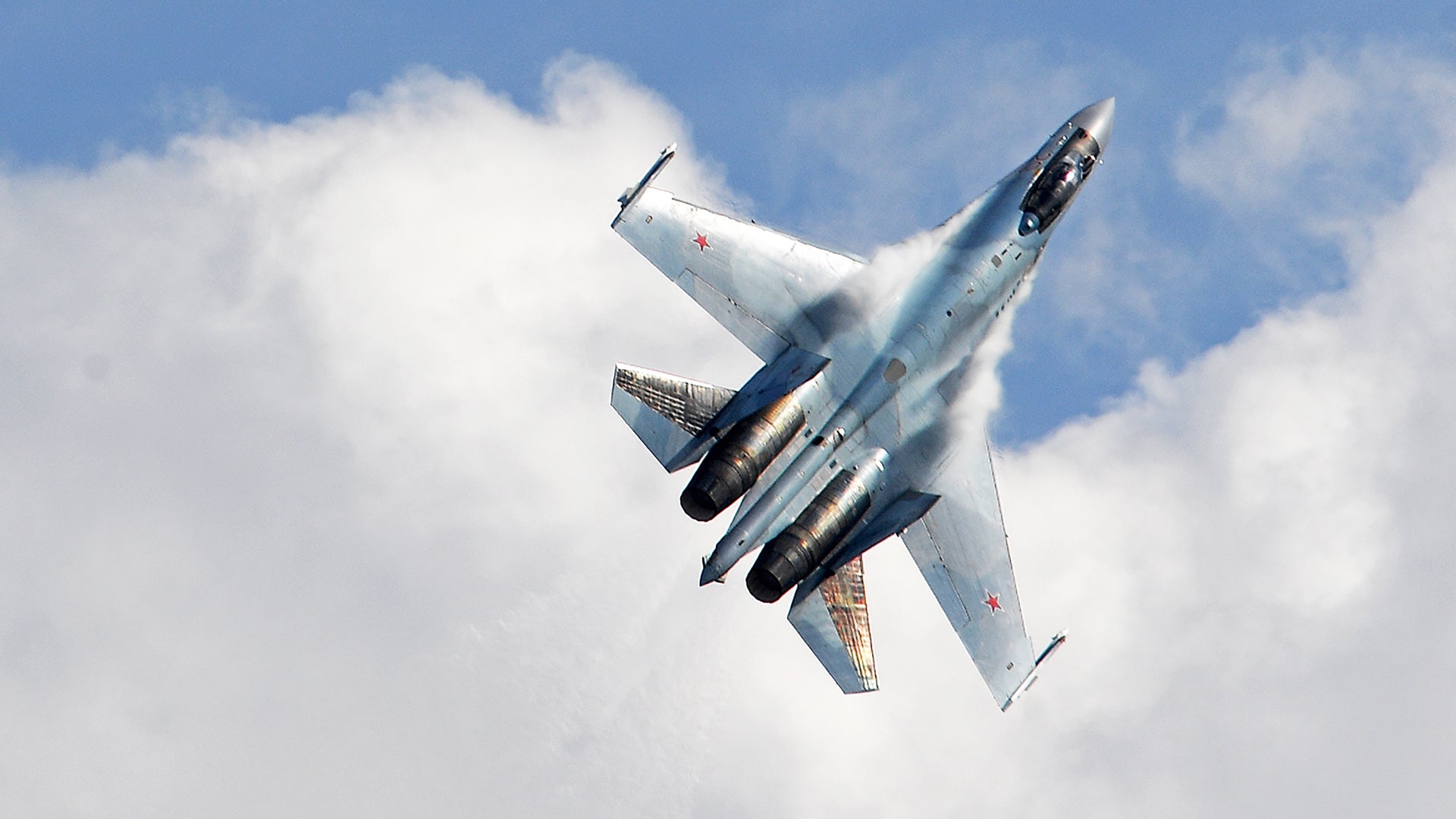 People Are Freaking Out Over Video Of Su-35 Practicing For Moscow Air Show