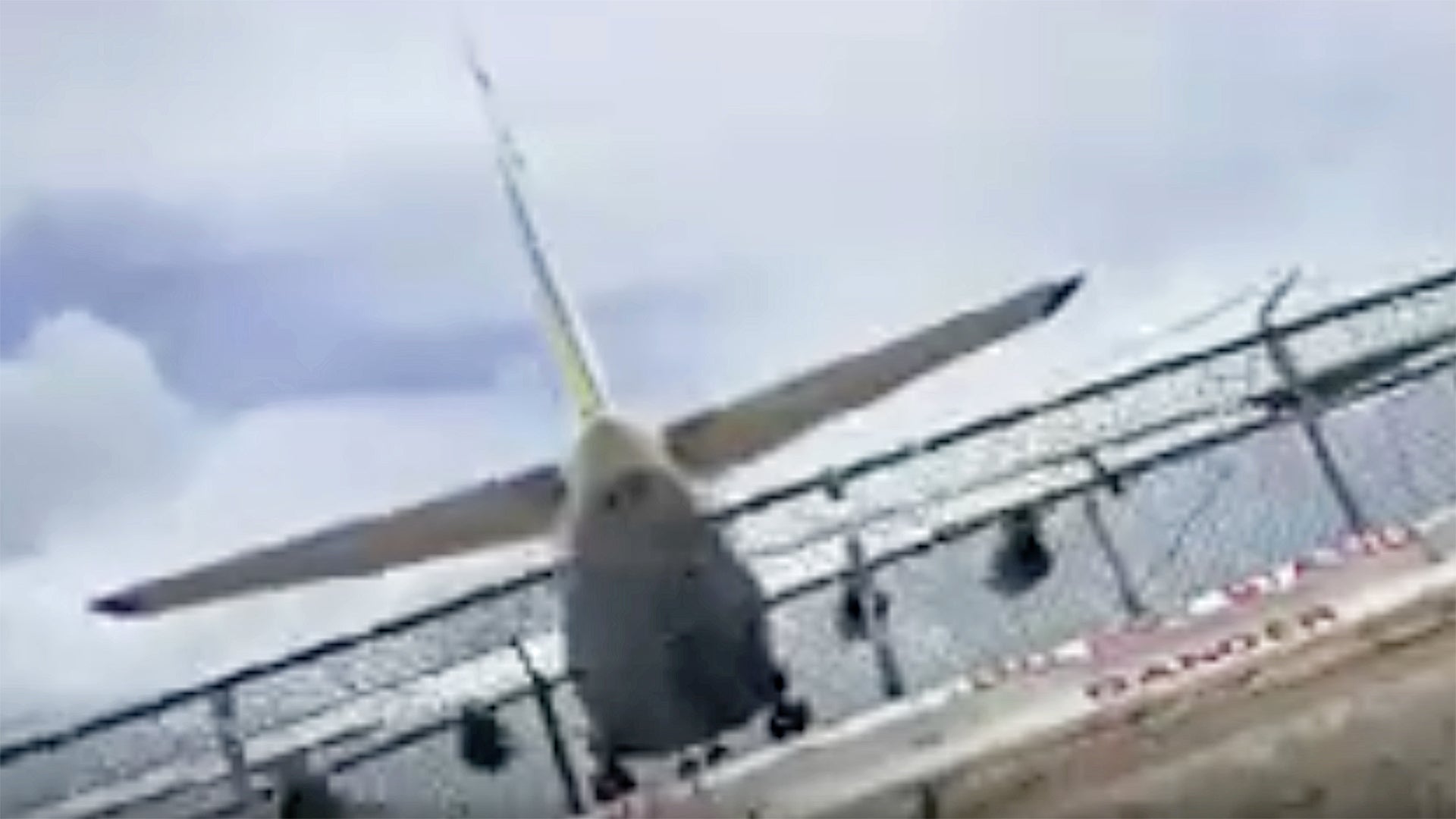 Watch A Giant An-124 Condor Land At St. Maarten’s Famous Airport For Hurricane Recovery