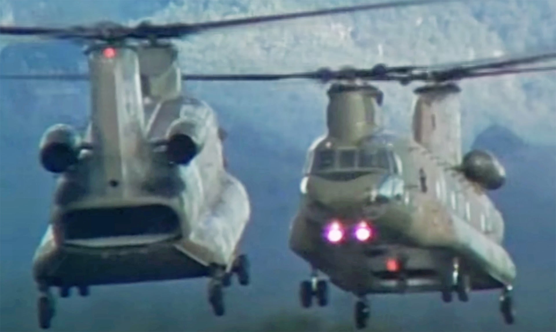 The “Birth” Of A Chinook Is The Weirdest Helicopter Display You Will Ever See