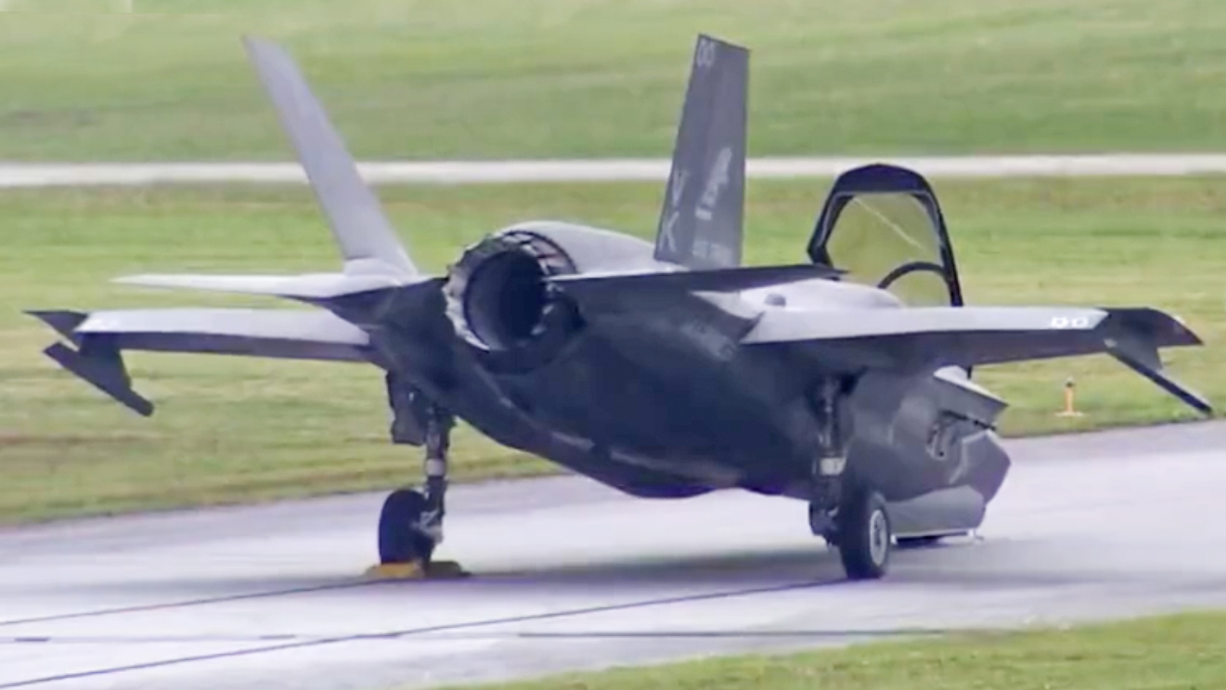 みページ F-35B-NOSE-GEAR-1.jpg?quality=