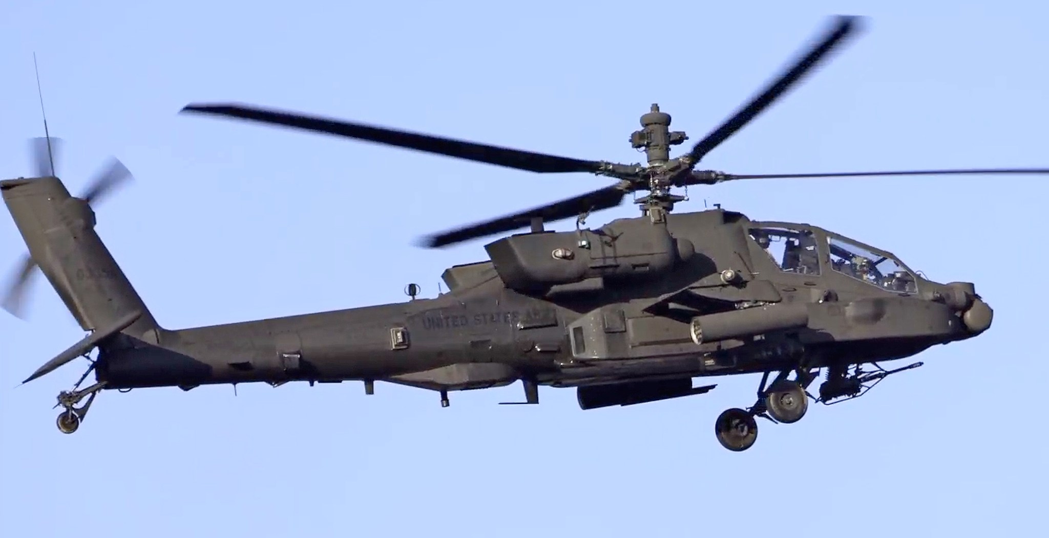 This Is What The AH-64 Apache's New Extended Rotor Mast Does