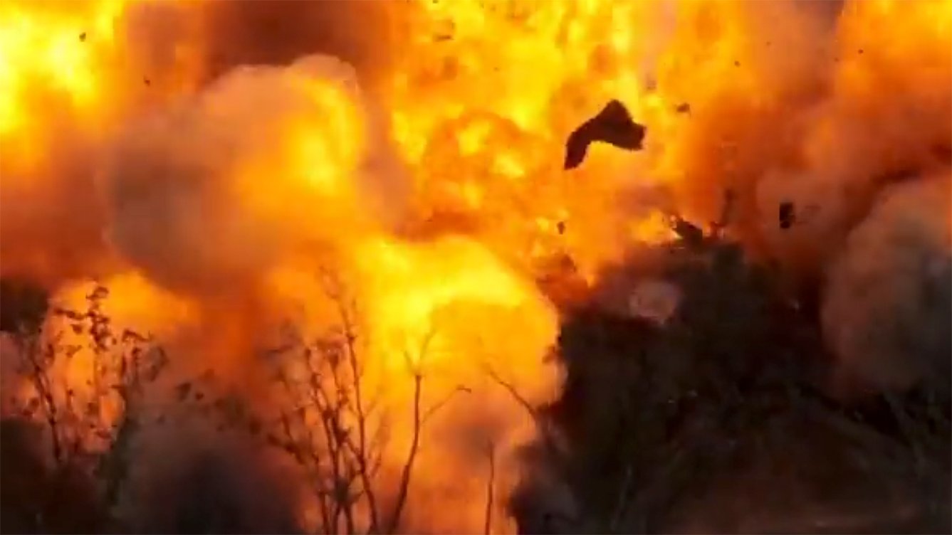 Russia's Most Advanced Frontline Tank Absolutely Detonates When Hit By ...