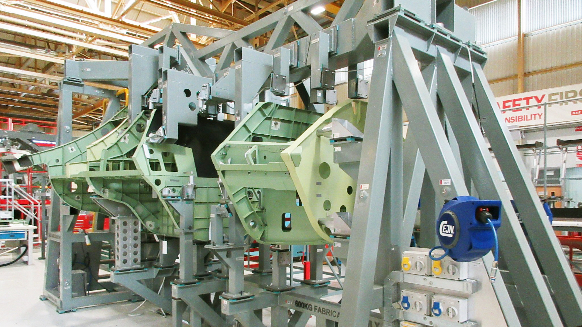 El Reino Unido está avanzando en la construcción de un nuevo avión de combate de demostración como parte de su programa de combate aéreo de próxima generación Tempest. El avión de demostración, conocido hasta ahora sólo como Flying Technology Demonstrator, está previsto que vuele en los próximos tres años y su avance supondrá un importante impulso para el programa de caza furtivo Tempest (y para el programa más amplio del Future Combat Air System, FCAS), cuyo futuro ha empezado a cuestionarse en algunos sectores.