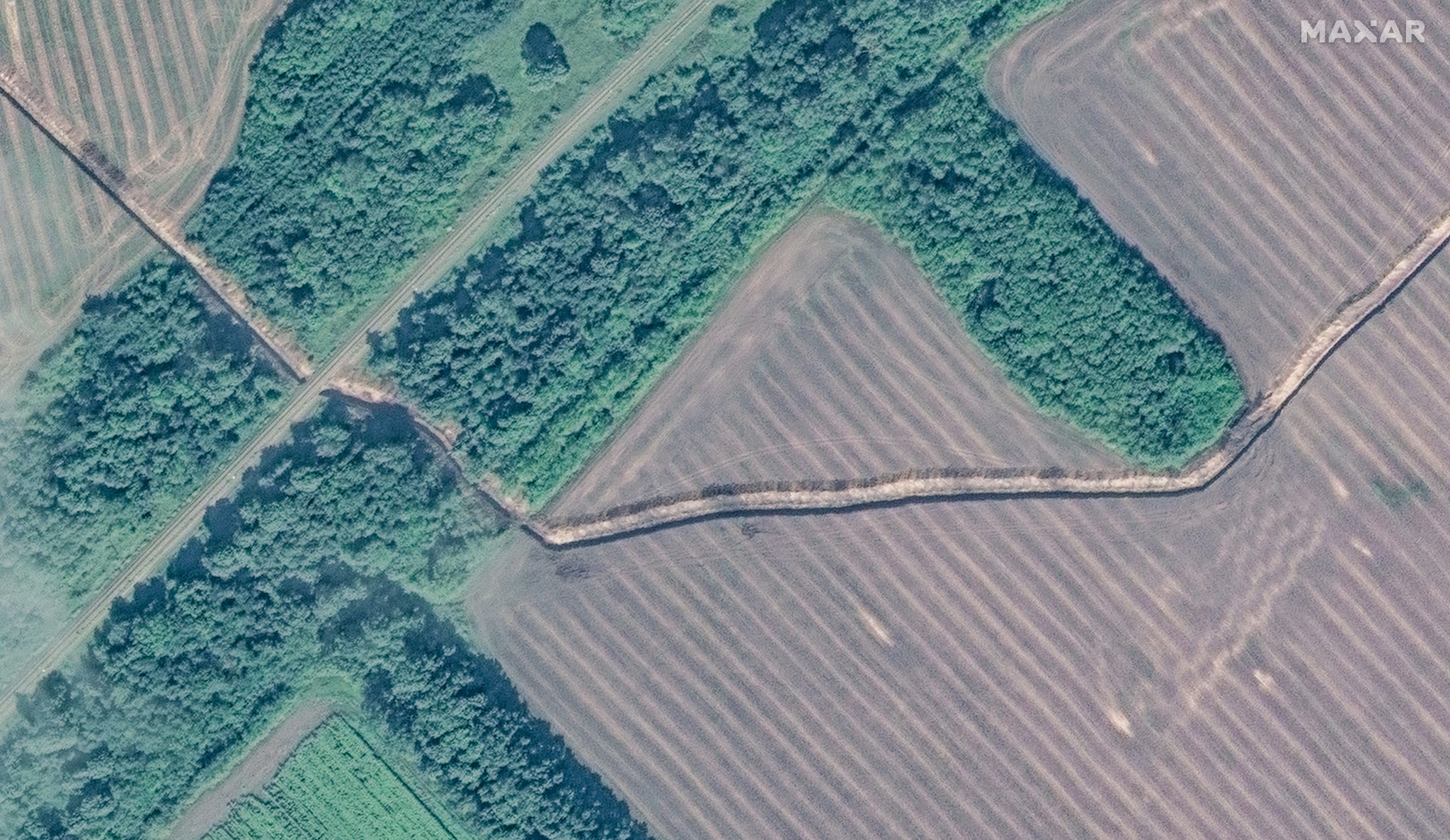 02_trenchline-southeast-of-selektsionnyi-russia_12aug2024_ge1.jpg