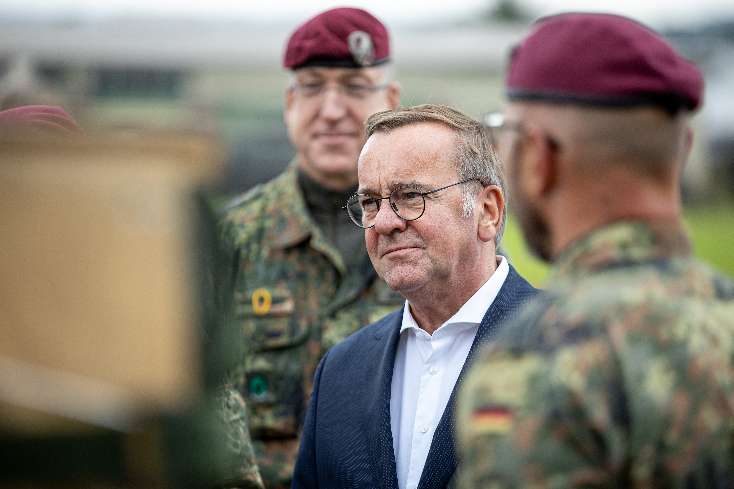 17 September 2024, Saarland, Saarlouis: Federal Minister of Defense Boris Pistorius (M, SPD) during his visit to Airborne Brigade 1 at Graf-Werder-Kaserne. Photo: Laszlo Pinter/dpa (Photo by Laszlo Pinter/picture alliance via Getty Images)
