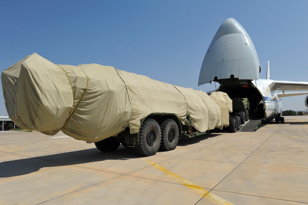 ANKARA, TURKEY - SEPTEMBER 15: (---EDITORIAL USE ONLY MANDATORY CREDIT - "TURKISH NATIONAL DEFENSE MINISTRY / HANDOUT" - NO MARKETING NO ADVERTISING CAMPAIGNS - DISTRIBUTED AS A SERVICE TO CLIENTS----) The final parts of the second battery of Russian S-400 missile defense system arrive at Murted Airbase in Ankara, Turkey on September 15, 2019. (Photo by TURKISH NATIONAL DEFENSE MINISTRY / HANDOUT/Anadolu Agency via Getty Images)