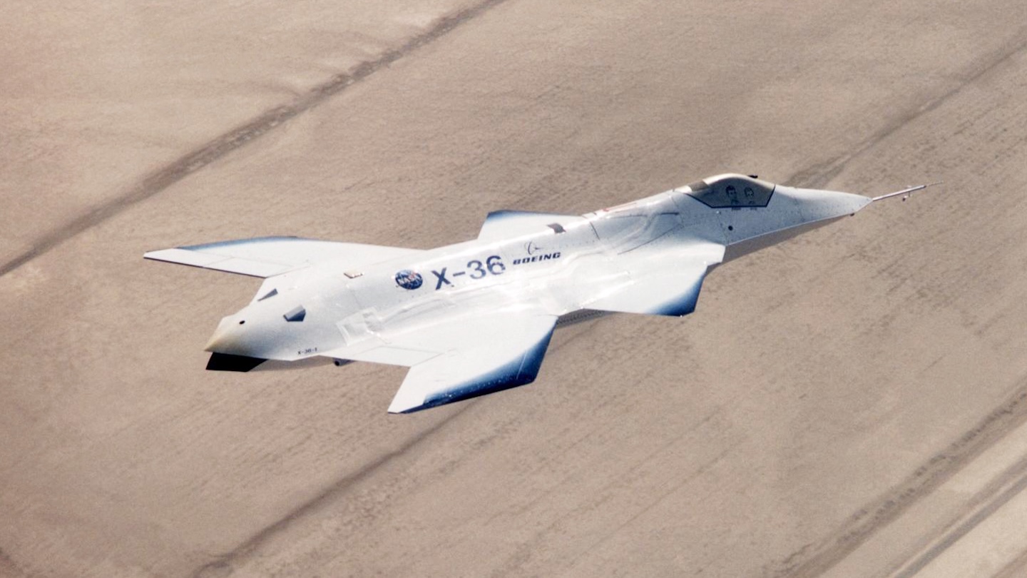 El X-36 no tripulado fue desarrollado por McDonnell Douglas Phantom Works (ahora parte de Boeing) en colaboración con la NASA.