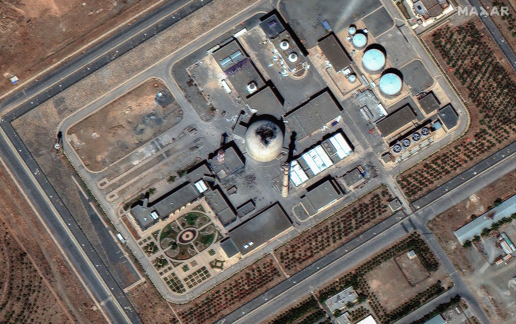 04_after-airstrikes_closer-view-of-damaged-arak-heavy-water-reactor-building_19jun2025_wvl-1.jpg