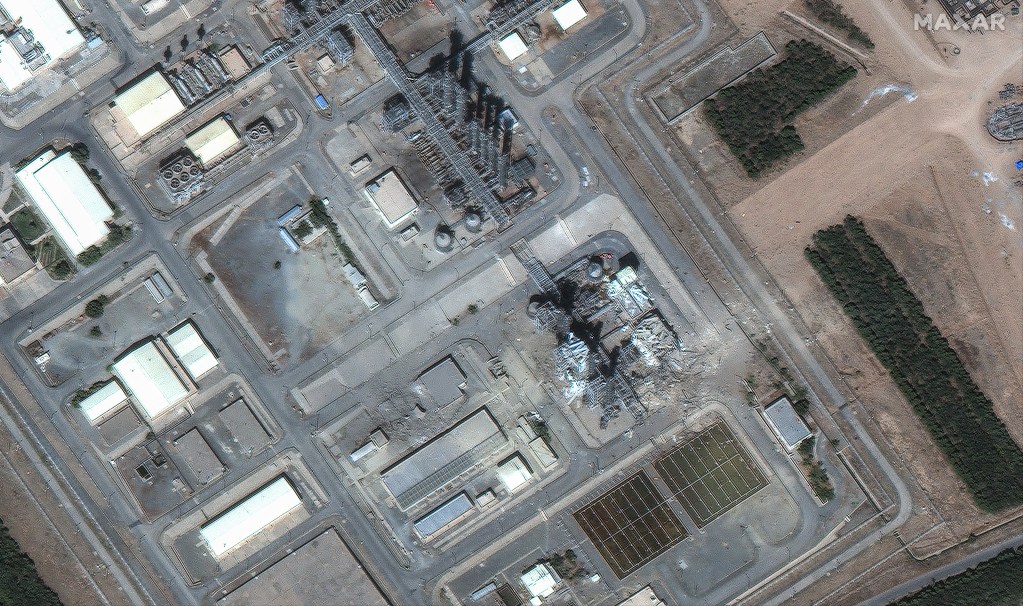 06_after-airstrikes_damaged-infrastructure-at-arak-facility_19jun2025_wvl-1.jpg