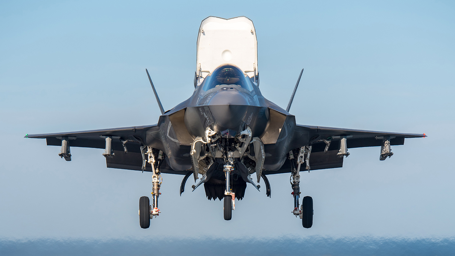 BF-5 Flt 383 Maj Michael Lippert test aboard HMS Queen Elizabeth on 9 Oct 2018