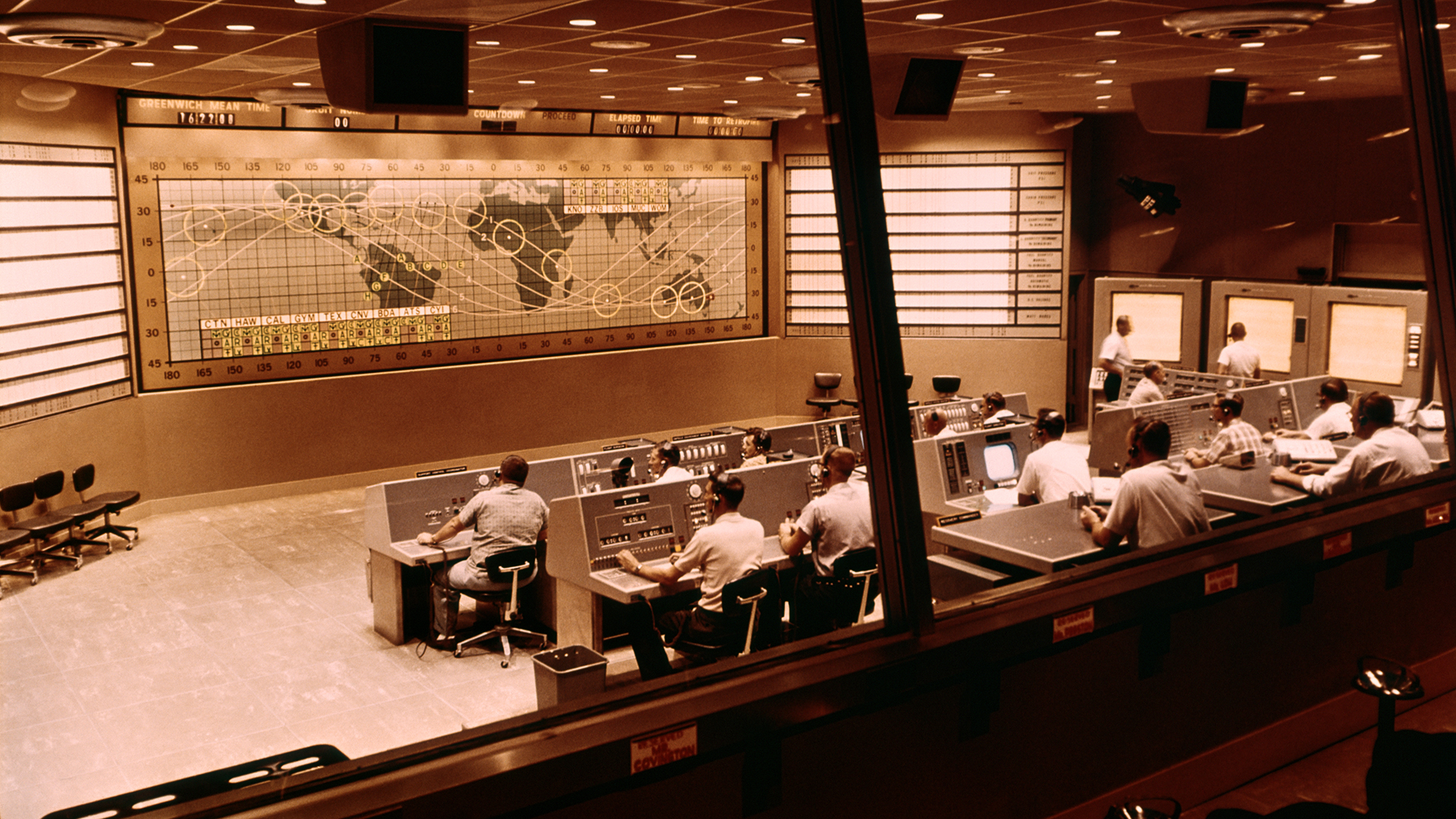 1960s INTERIOR OF MANNED SPACECRAFT CENTER CONTROL ROOM HOUSTON TEXAS USA (Photo by H. Armstrong Roberts/ClassicStock/Getty Images)