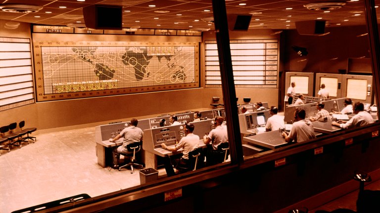 1960s INTERIOR OF MANNED SPACECRAFT CENTER CONTROL ROOM HOUSTON TEXAS USA (Photo by H. Armstrong Roberts/ClassicStock/Getty Images)