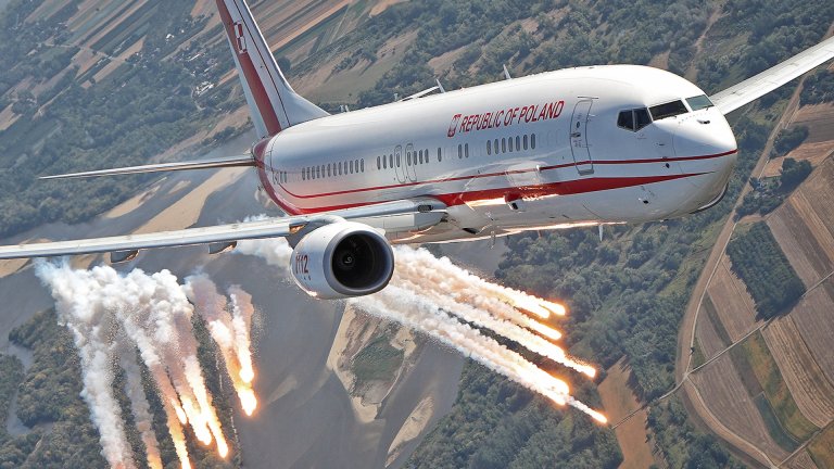 Spectacular imagery showing military aircraft punching out flares is, by now, fairly familiar, but no less worth looking at. Much rarer, however, is to see a civilian airliner design doing the same thing. In this case, the Boeing 737 jetliner is in Polish Air Force service, but the captures are certainly highly unusual and bring attention to a lesser-known aspect of this aircraft, and other governmental and privately owned jets that are similarly outfitted with self-protection systems.