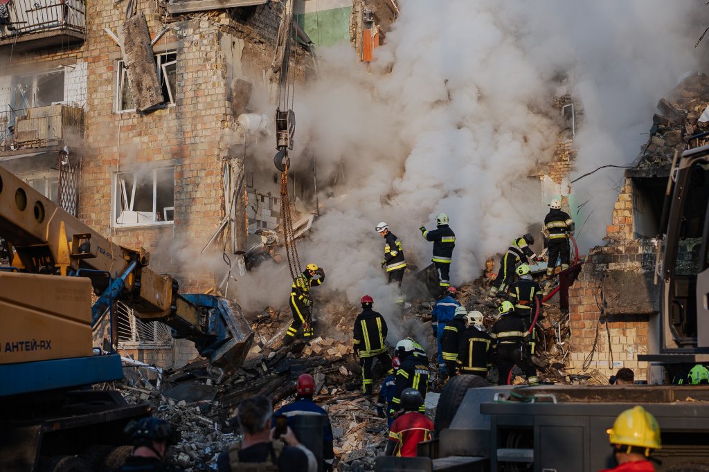 KYIV, UKRAINE - AUGUST 28: Search and rescue operation continues in a residential building partially destroyed by a Russian missile strike on August 28, 2025 in Kyiv, Ukraine. As a result of the massive Russian attack on the night of August 28 in Kyiv, dozens of people were injured, there are deaths, including children, residential and non-residential buildings were damaged, UAV debris fell, and fires occurred. (Photo by Valentyna Polishchuk/Global Images Ukraine via Getty Images)