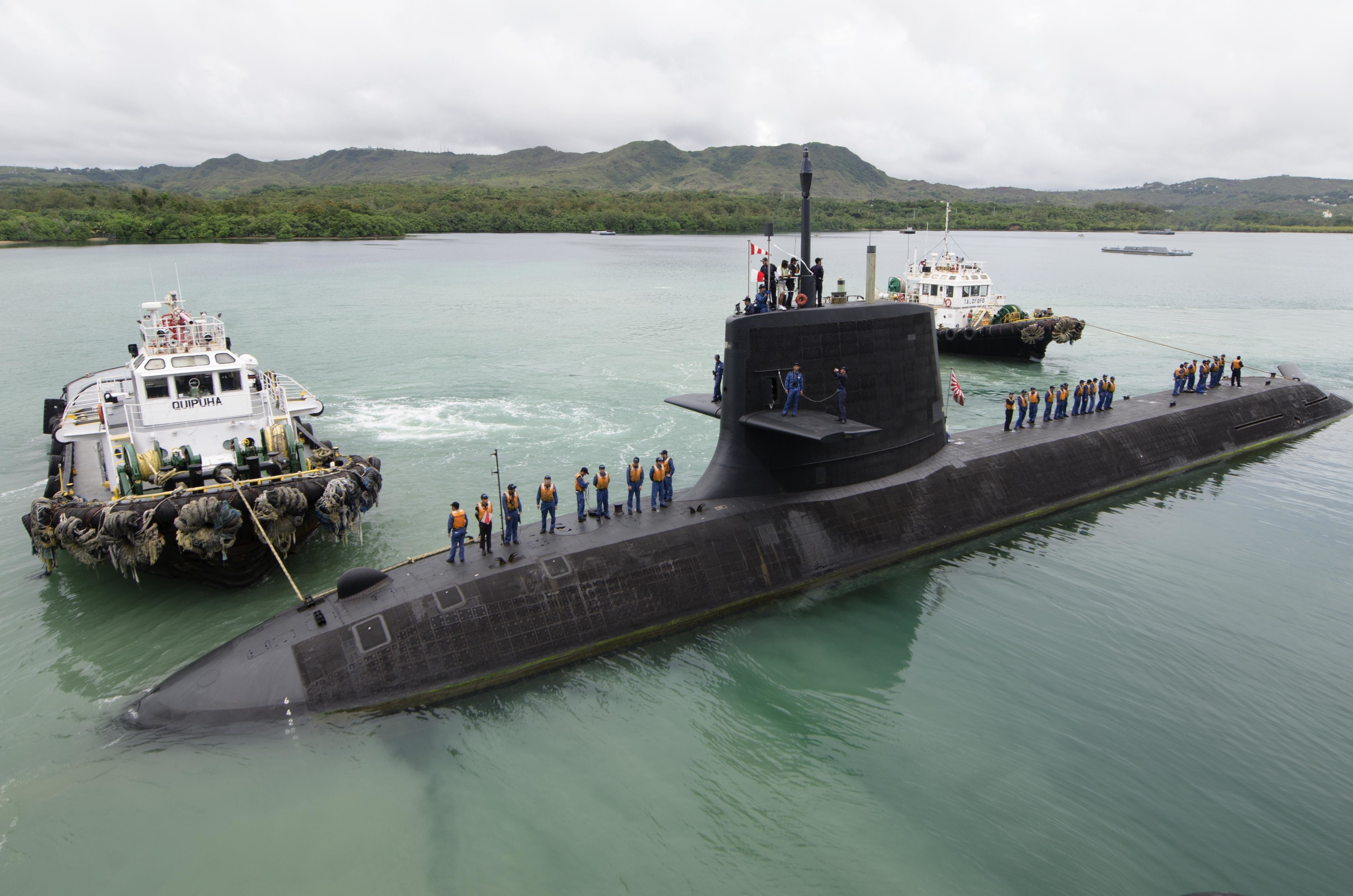 POLARIS POINT, Guam (June 10, 2018) - A Japan Maritime Self-Defense Force submarine JS Soryu (SS-501) is pulled away from the submarine tender USS Frank Cable (AS 40) after a touch-and-go exercise, June 10. Frank Cable, forward-deployed to Guam, repairs, rearms and reprovisions deployed U.S. Naval Forces in the Indo-Pacific region. (U.S. Navy photo by Mass Communication Specialist 3rd Class Randall W. Ramaswamy/Released)
