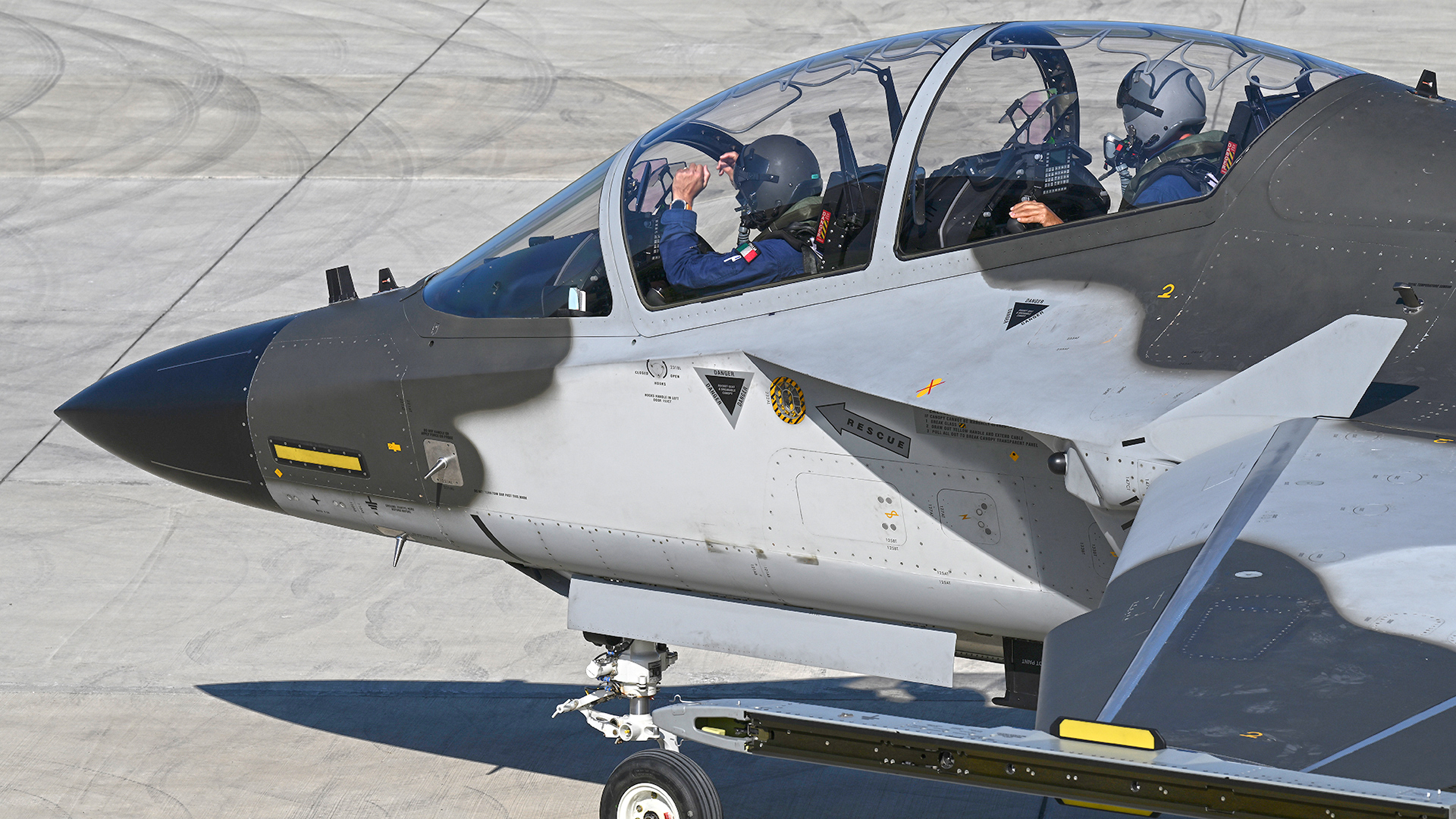 Beechcraft M-346N, CPX625, at Key Field, Meridian, Mississippi on Oct. 2 2025. The jet is crewed by Leonardo Test Pilots Giacomo 'Jack' Iannelli with Mino Caputo in the rear cockpit. (Textron Aviation photos by Greg L. Davis) The M-346N is the proposed replacement for the T-45 Goshawk jet trainer for the U.S. Navy's Undergraduate Jet Training System and a product prepared for competition by Beechcraft in collaboration with Leonardo of Italy.