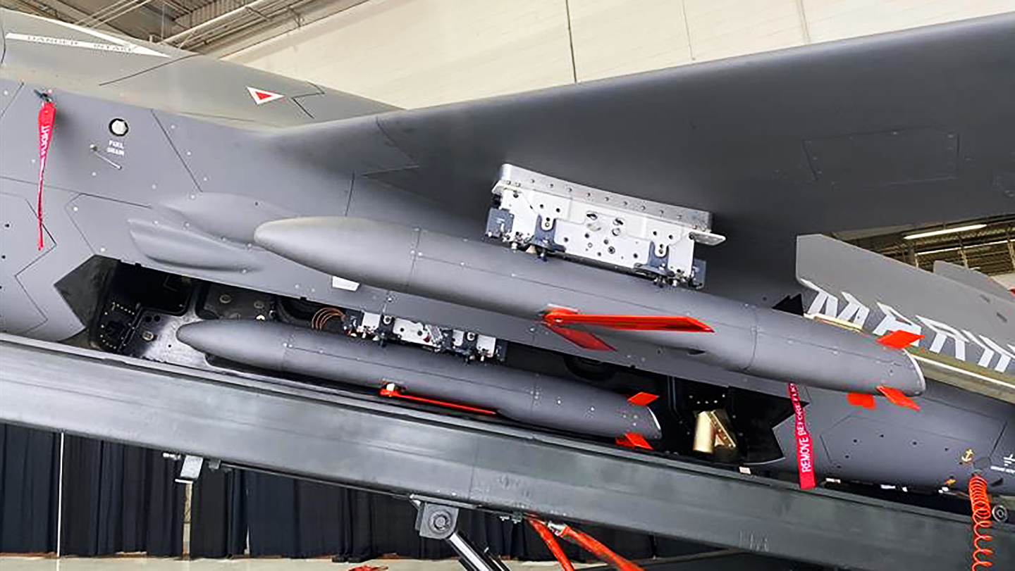 Kratos ragnarok cruise missile on an XQ-58.