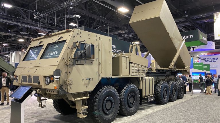 The Association of the U.S. Army’s (AUSA) main annual symposium has seen some notable appearances by autonomous launchers, underscoring the service’s growing interest in this class of system. On show at the event were a new Family of Multi-Mission Autonomous Vehicles (FMAV) from Oshkosh Defense, as well as Raytheon’s DeepFires. Between them, these platforms can be armed with a wide variety of offensive and defensive weapons, also including Tomahawk cruise missiles and Patriot surface-to-air missiles.