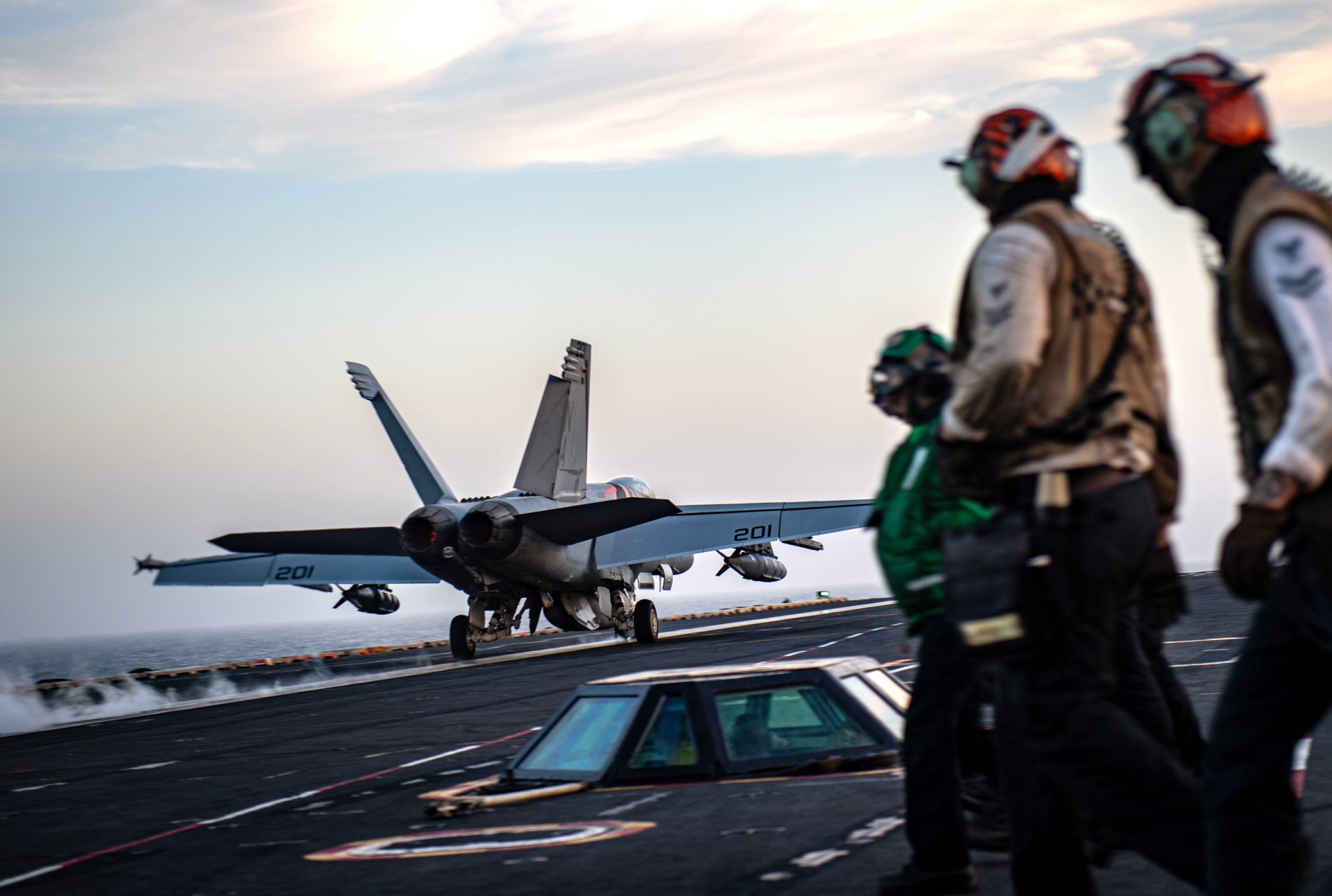 Navy Salvage Ship Trying To Fish Crashed Super Hornet And Seahawk
