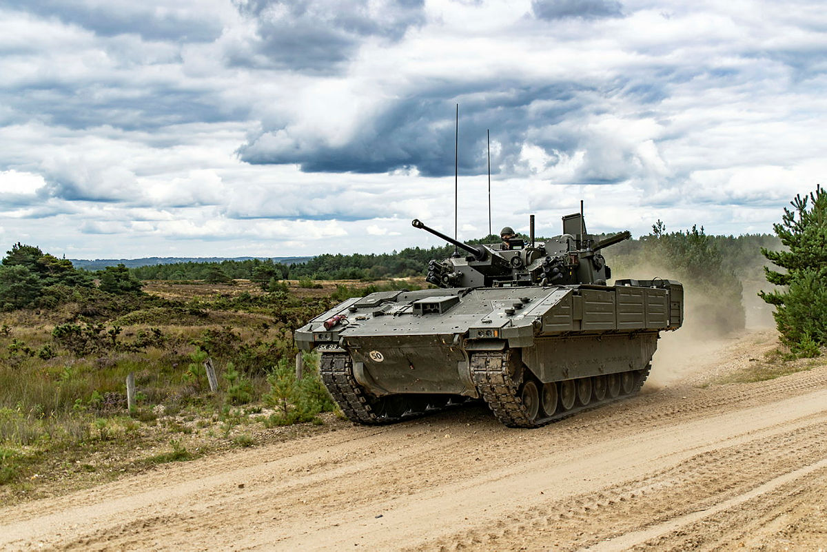 Un véhicule Ajax en cours d'essais au centre d'essais et de développement des blindés (ATDU) de Bovington, dans le sud-ouest de l'Angleterre. © Couronne britannique
