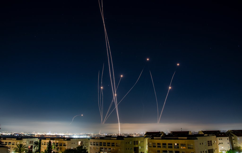TEL AVIV, ISRAEL - 2025/06/21: An Israeli Air defense system intercepts a ballistic missile barrage launched from Iran to central Israel during the missile attack. (Photo by Eli Basri/SOPA Images/LightRocket via Getty Images)