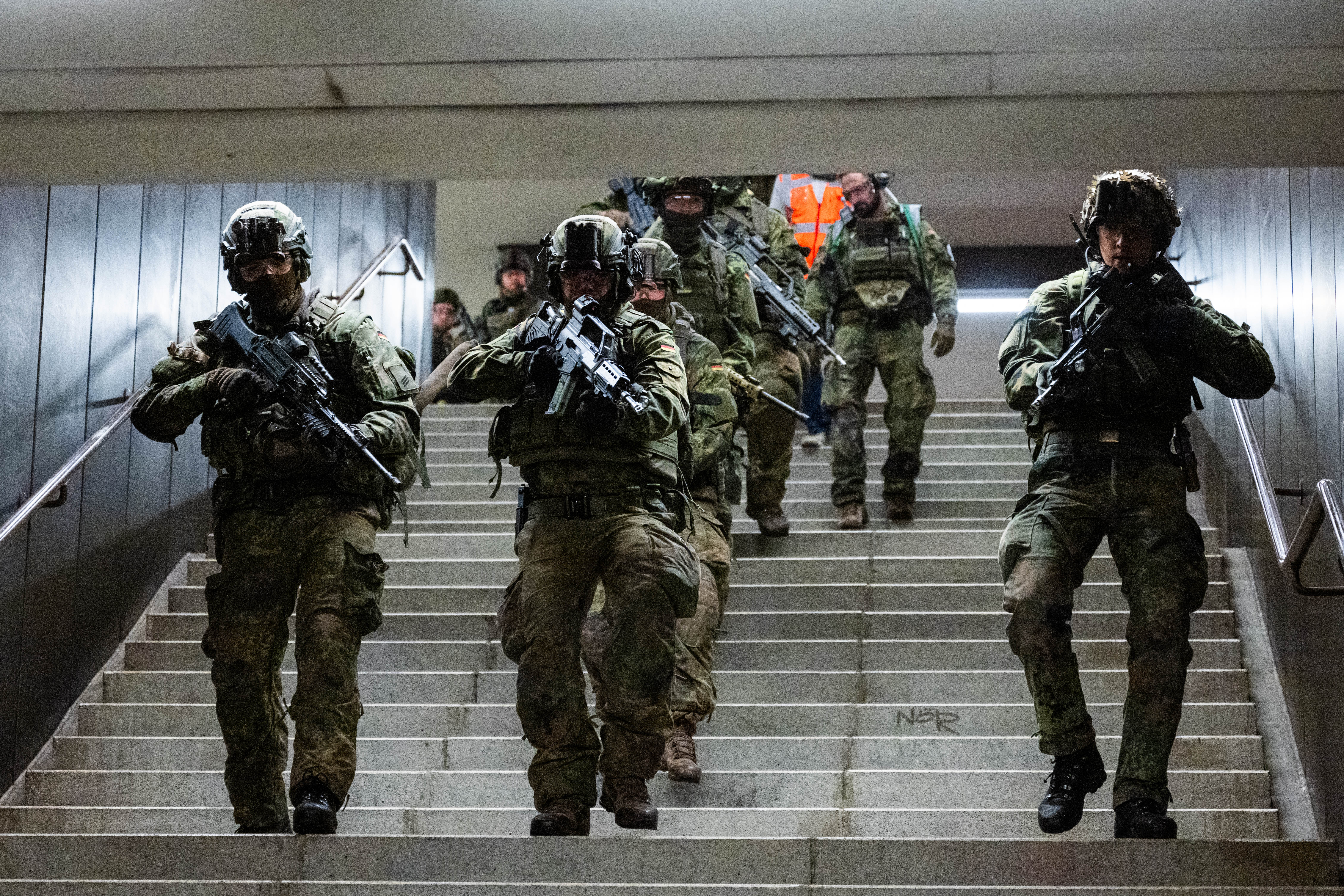 19 November 2025, Berlin: During the Bundeswehr exercise "Operation Bollwerk Bärlin", Bundeswehr soldiers come running down a flight of stairs in Jungfernheide subway station. The training scenario takes place in the training tunnel at Jungfernheide subway station and depicts an attack on a subway train with many casualties in the middle of the night. Photo: Christophe Gateau/dpa (Photo by Christophe Gateau/picture alliance via Getty Images)
