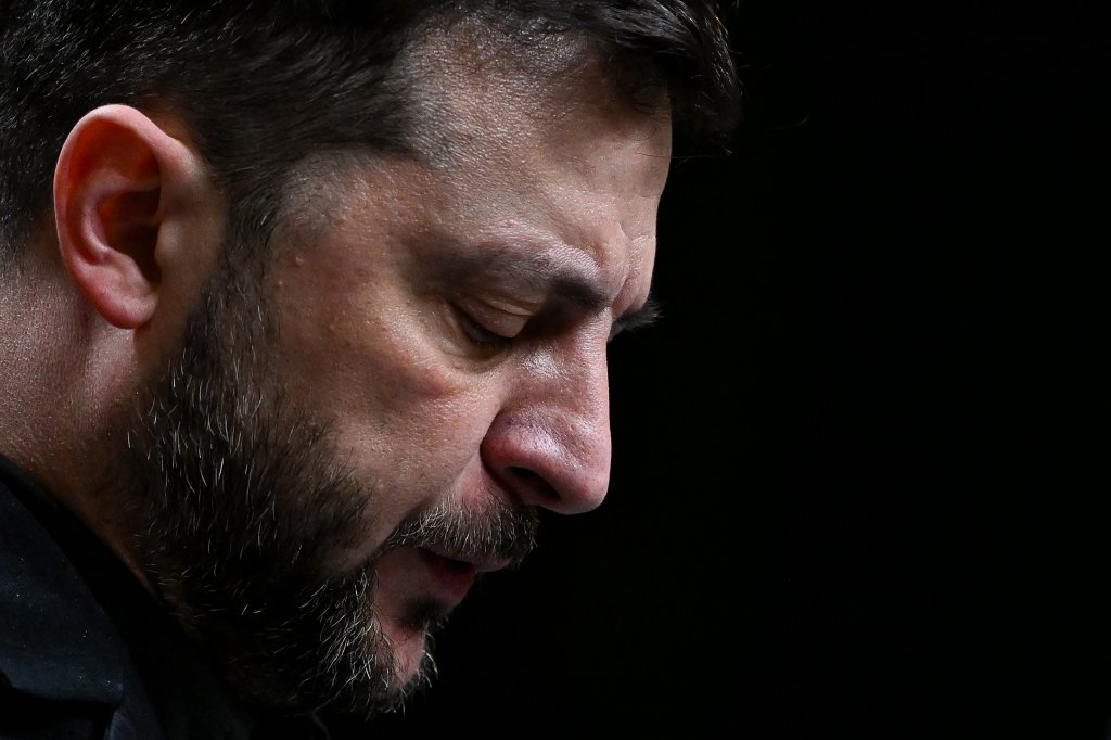 TOPSHOT - Ukraine's President Volodymyr Zelensky attends a joint press conference with Turkey's President following their meeting at the Presidential Complex in Ankara on November 19, 2025. Zelensky said he wants to reinvigorate frozen peace talks, which have faltered after several rounds of Russia-Ukraine talks in Istanbul this year failed to yield a breakthrough. Moscow has not agreed to a ceasefire and instead kept advancing on the front and bombarding Ukrainian cities. (Photo by Ozan KOSE / AFP) (Photo by OZAN KOSE/AFP via Getty Images)