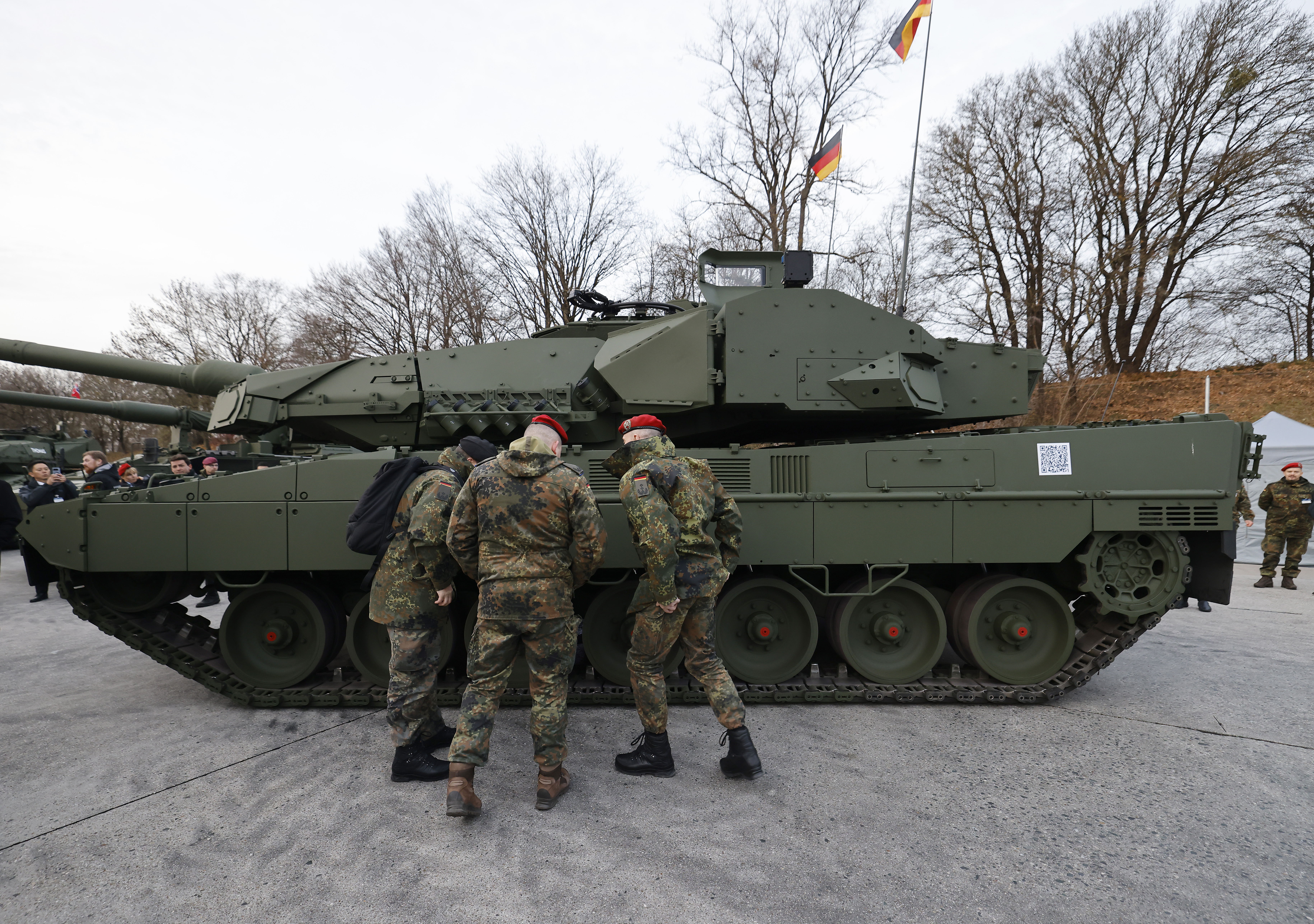 MUNICH, GERMANY - NOVEMBER 19: German Bundeswehr soldiers inspect a Leopard 2A8 main battle tank at the roll-out of the first Leopard 2A8 NOR for the Norwegian Army at a ceremony at the KNDS factory on November 19, 2025 in Munich, Germany. KNDS is supplying Norway with 54 Leopard 2A8 NOR tanks and the Bundeswehr, the German armed forces, with 123 Leopard 2A8 tanks. The Bundeswehr is alo aquiring a new batch of PzH 2000 armored howitzers to replace the ones Germany donated to Ukraine. (Photo by Alexandra Beier/Getty Images)