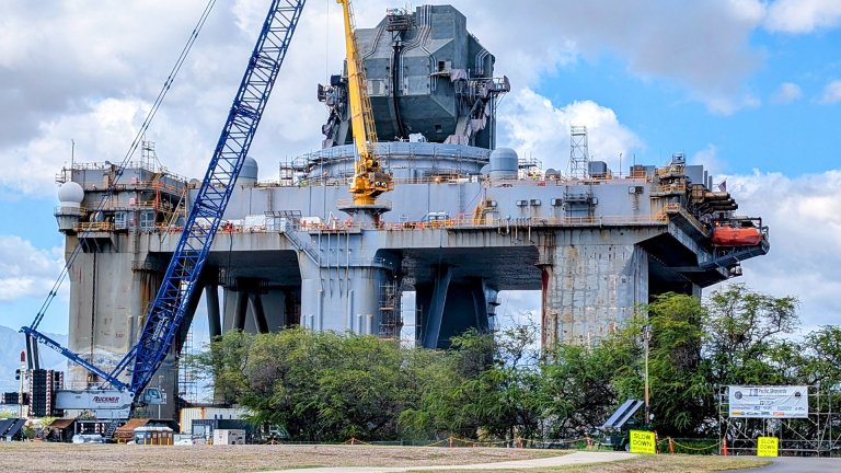 SBX has no radome in Pearl Harbor.