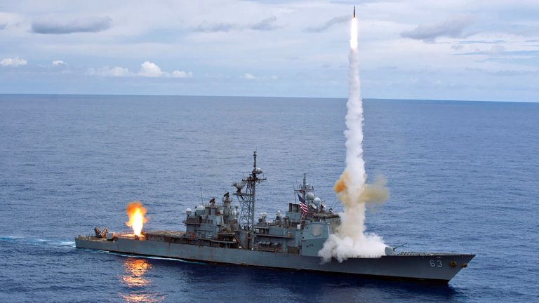 Ticonderoga class firing SM-2