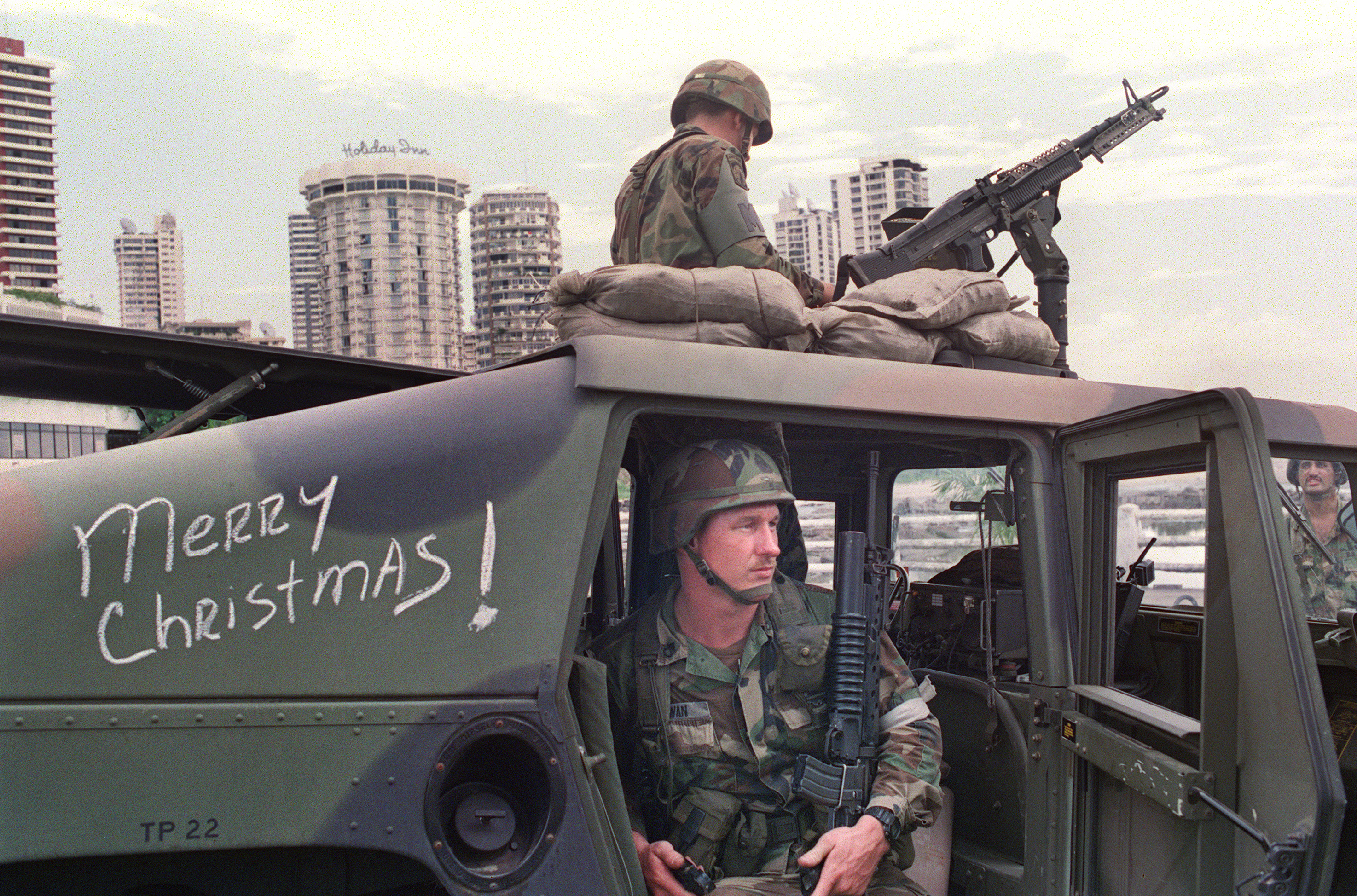 US soldiers man their security position outside the Vatican embassy in Panama City where Panamanian General Manuel Noriega is seeking asylum, during Operation Just Cause, on December 25, 1989. On December 20, 1989, The US army invaded the country to remove Panama's General Manuel Antonio Noriega from power and bring him to the US for trial on drug charges. (Photo credit should read MANOOCHER DEGHATI/AFP via Getty Images)