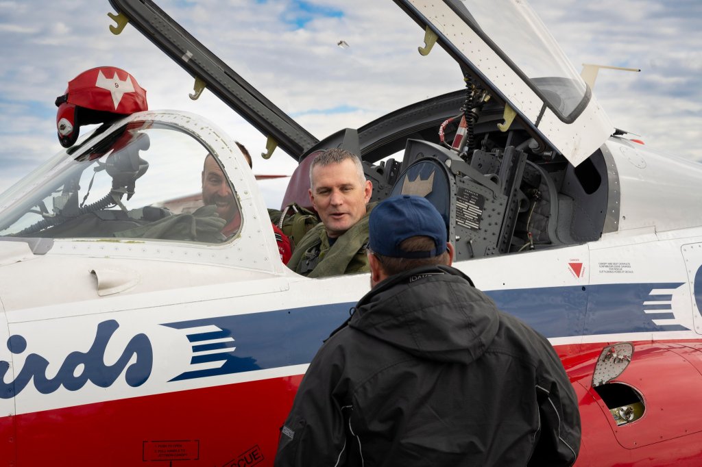 Major-General Chris McKenna (centre), 1 Canadian Air Division Commander, alongside Captain Patrice Powis-Clement prepare to exit a CT-114 Tutor after a practice session with members of 431 Air Demonstration Squadron in 19 Wing Comox, B.C. on 21 May 2025. Please credit: Aviator Zhi Sheng Lin, Canadian Armed Forces Photo.