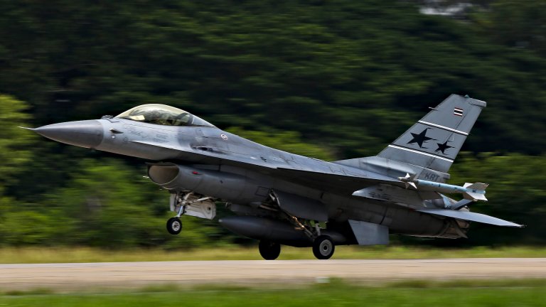 A Royal Thai Air Force F-16 touches down during Exercise Thai Boomerang 2015.
