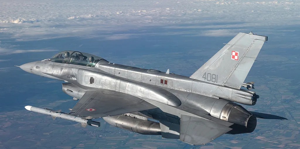 polish-f-16d.webp