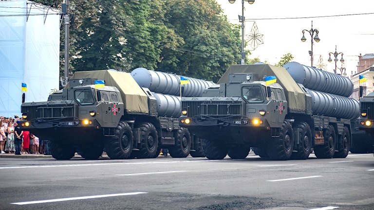 Ukraine is set to receive more surface-to-air missiles to arm its Soviet-era S-300 air defense systems, paid for by Norway.