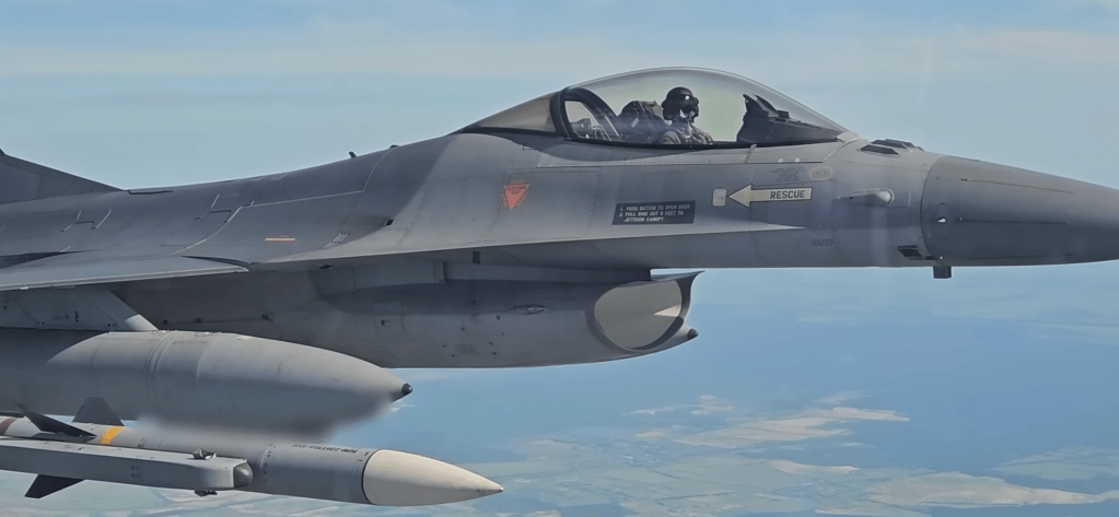 close-up-F-16.png