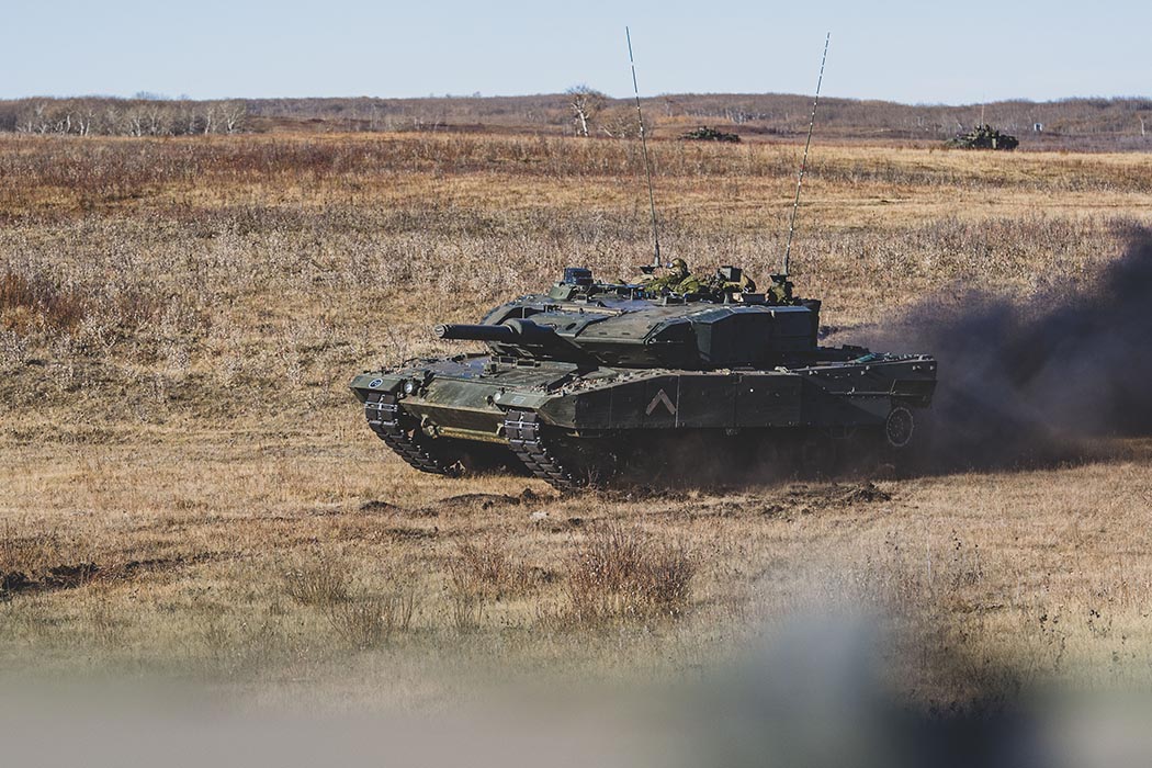 A Leopard 2A4 Main Battle Tank from the Lord Strathcona’s Horse (Royal Canadian) Battle Group conducts a simulated attack during the Combat Team Commander’s Course at 3rd Canadian Division Support Base Garrison Wainwright, Alberta on October 16, 2021. Photo By: Sailor First Class Camden Scott, Directorate of Army Public Affairs 20211005LFC0027D016
