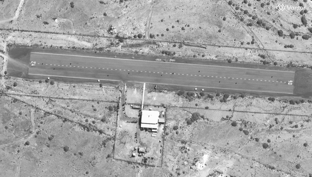 04_drones-dispersed-and-runway-blocked-at-konarak-drone-strip_iran_28feb2026_wv1.jpg
