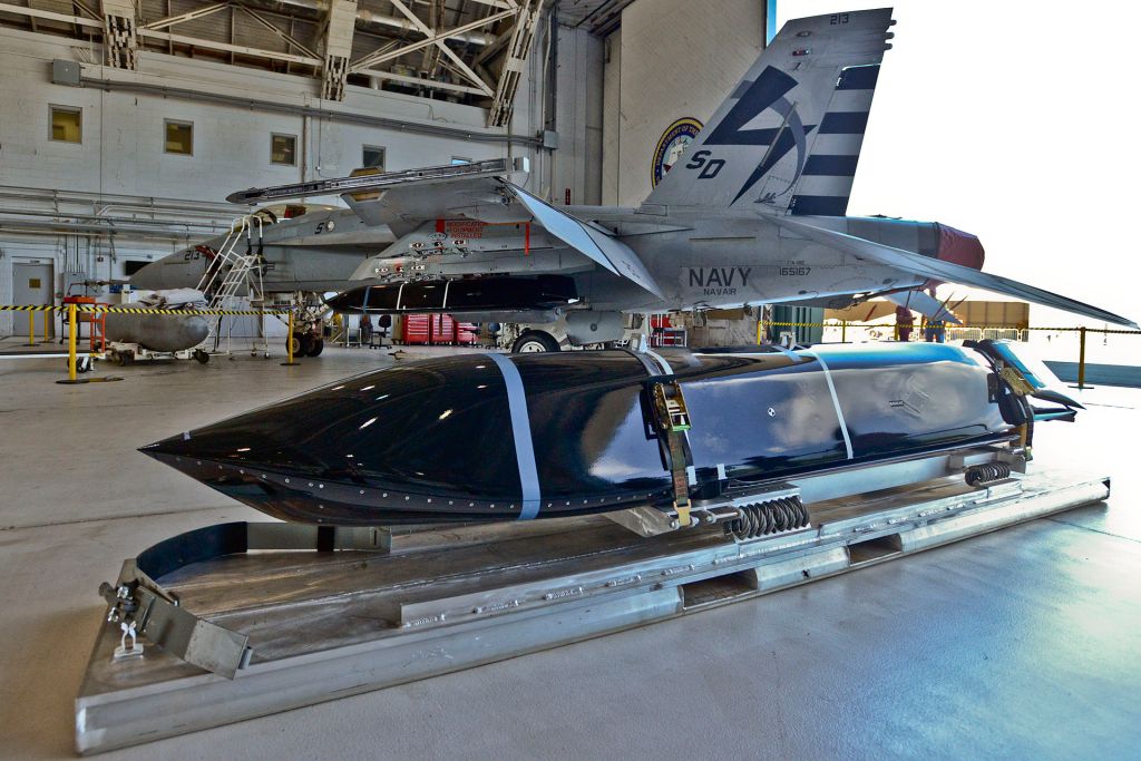 1920px-A_LRASM_at_NAS_Patuxent_River_2015_Aug._12_2015.jpg