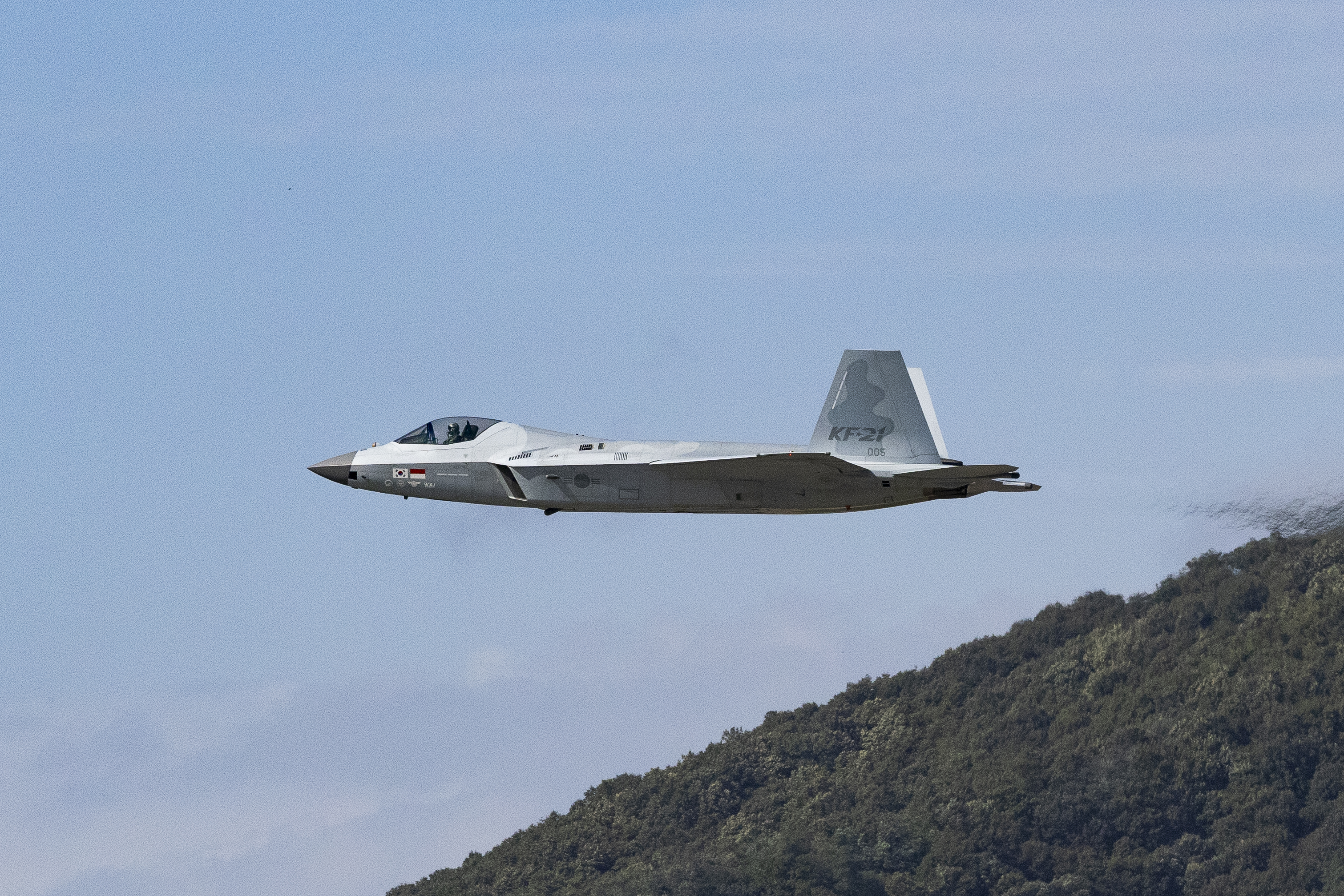 A KF-21 fighter jet conducts a test flight during the Seoul International Aerospace and Defense Exhibition (ADEX 2025) at Seoul Air Base in Seongnam, Gyeonggi Province, South Korea, on October 17, 2025. The eight-day event runs through October 24 at both Seoul Air Base and KINTEX in Ilsan and features more than 600 companies from 35 countries showcasing cutting-edge aerospace and defense technologies. (Photo by Chris Jung/NurPhoto via Getty Images)