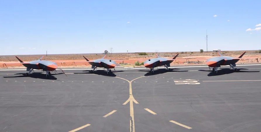 چهار فروند MQ-28 با حسگر IRST