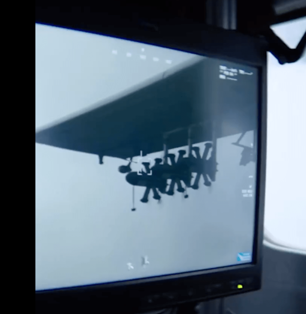 پهپادهای رهگیر زیر بال An-28 روی نمایشگر داخل کابین