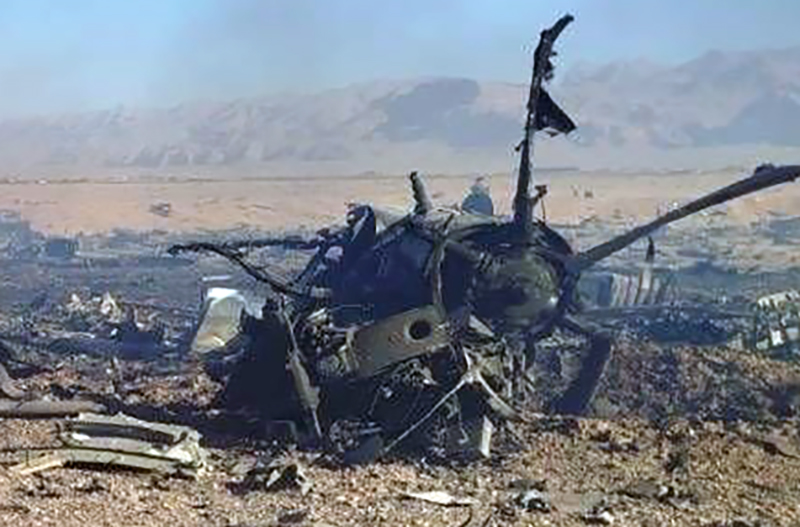 نمای نزدیک‌تر از یک H-6 منهدم‌شده