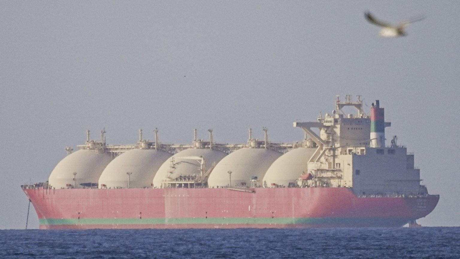 TANKER-IN-STRAIT-OF-HORMUZ.jpg