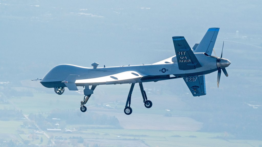 MQ-9 Reaper متعلق به بال تهاجمی ۱۷۴ در پرواز