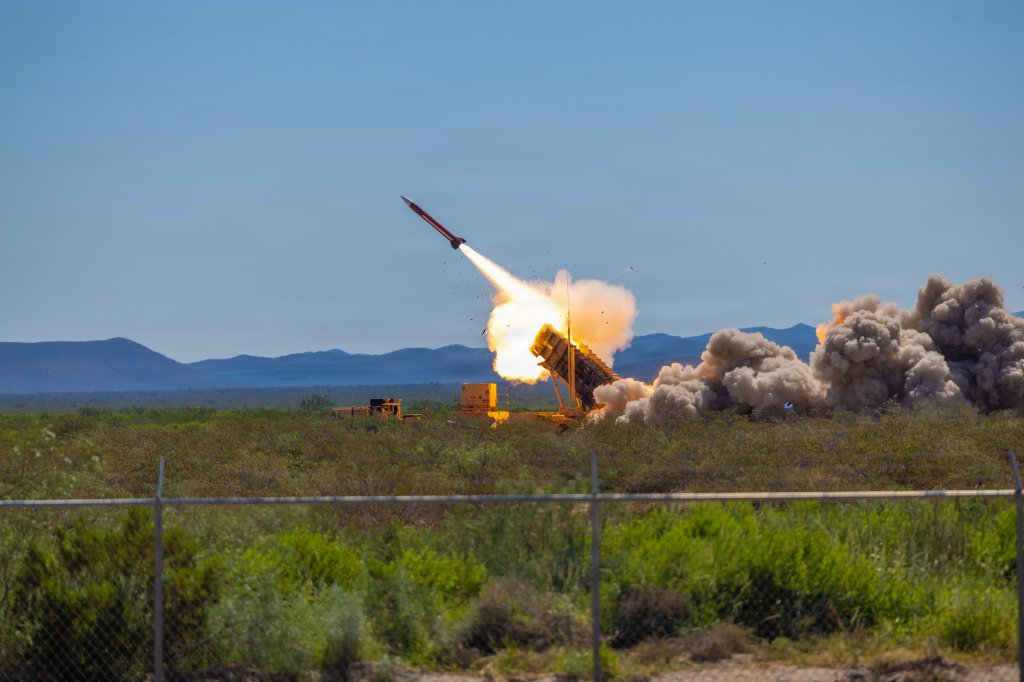 Soldiers from the 11th Air Defense Artillery Brigade conduct a Patriot missile live-fire exercise at MacGregor Range near Fort Bliss, Texas, Aug. 23, 2025. The exercise is designed to validate crew proficiency, ensure equipment reliability, and send a clear message of deterrence to potential adversaries. (U.S. Army photo by Sgt. JaDarius Duncan)