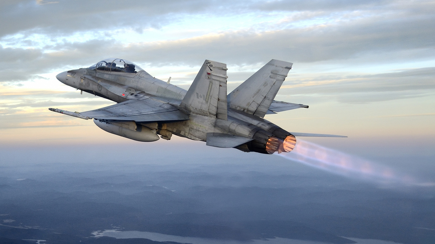 BN2012-0408-02 November 22, 2012 Bagotville, QC A two-seater CF-18 flies over the Parc des Laurentides en route to Valcartier firing range. Photo: Corporal Pierre Habib, 3 Wing Bagotville © 2012 DND-MDN Canada ~ BN2012-0408-02 22 novembre 2012 Bagotville, Québec Le vol d'un CF-18 à deux places en route vers le champ de tir de Valcartier, au dessus du parc des laurentides. Photo : Caporal Pierre Habib, 3e Escadre Bagotville © 2012 DND-MDN Canada